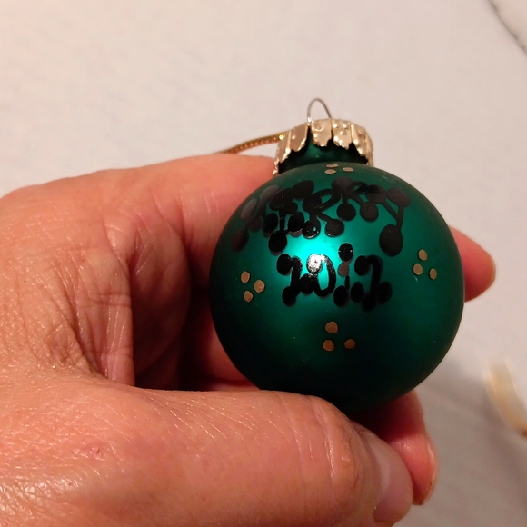 Pinecone metal & Rhinestones Glitter snowflake and mini 2012 ball ornaments - Picture 6 of 7